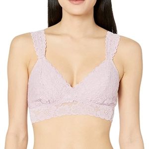 *NWT* Mae Lace V-Neck Bralette Light Pink